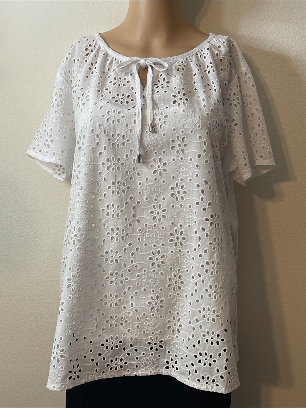 NWT White Cotton Short Sleeve Eyelet Tie-Neck Top
